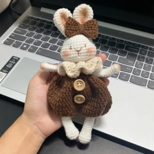 Thỏ Váy Nâu Nút Gỗ